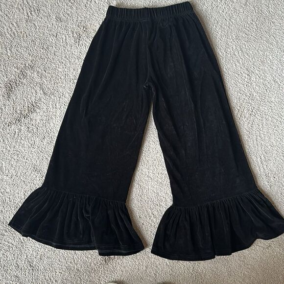 Matilda Jane Big Ruffle Black Velvet Cropped Pants! - Picture 6 of 16